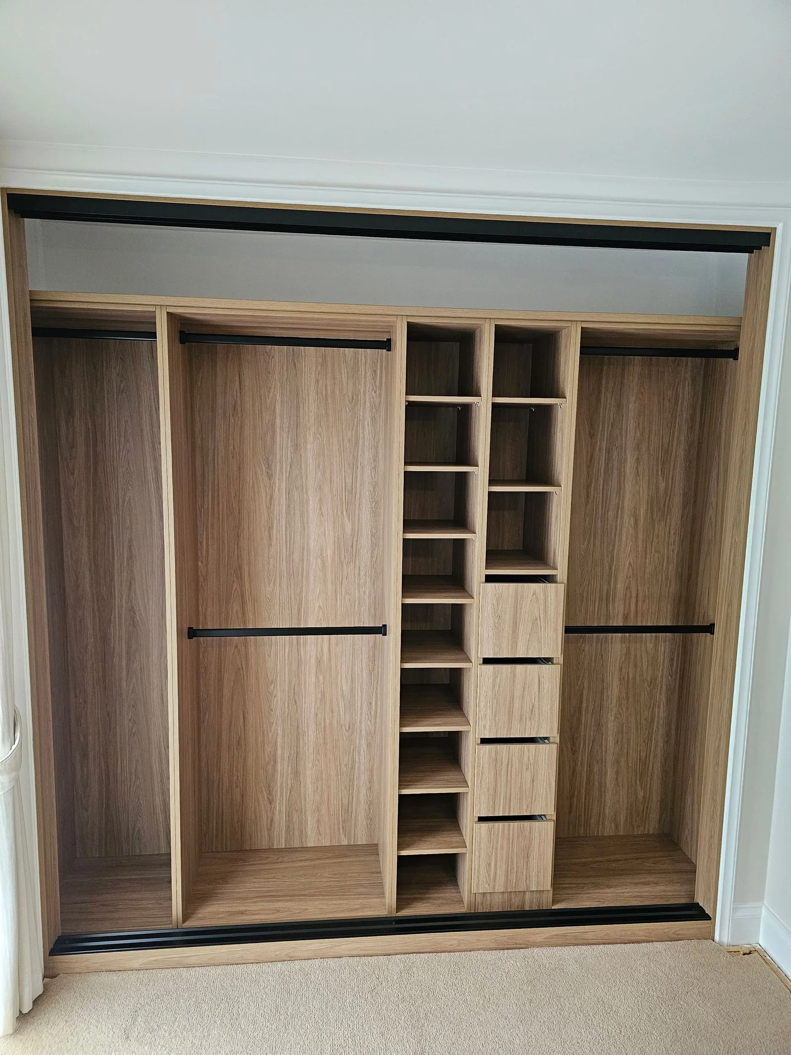 Two-door hinged built-in wardrobe with timber-look panels