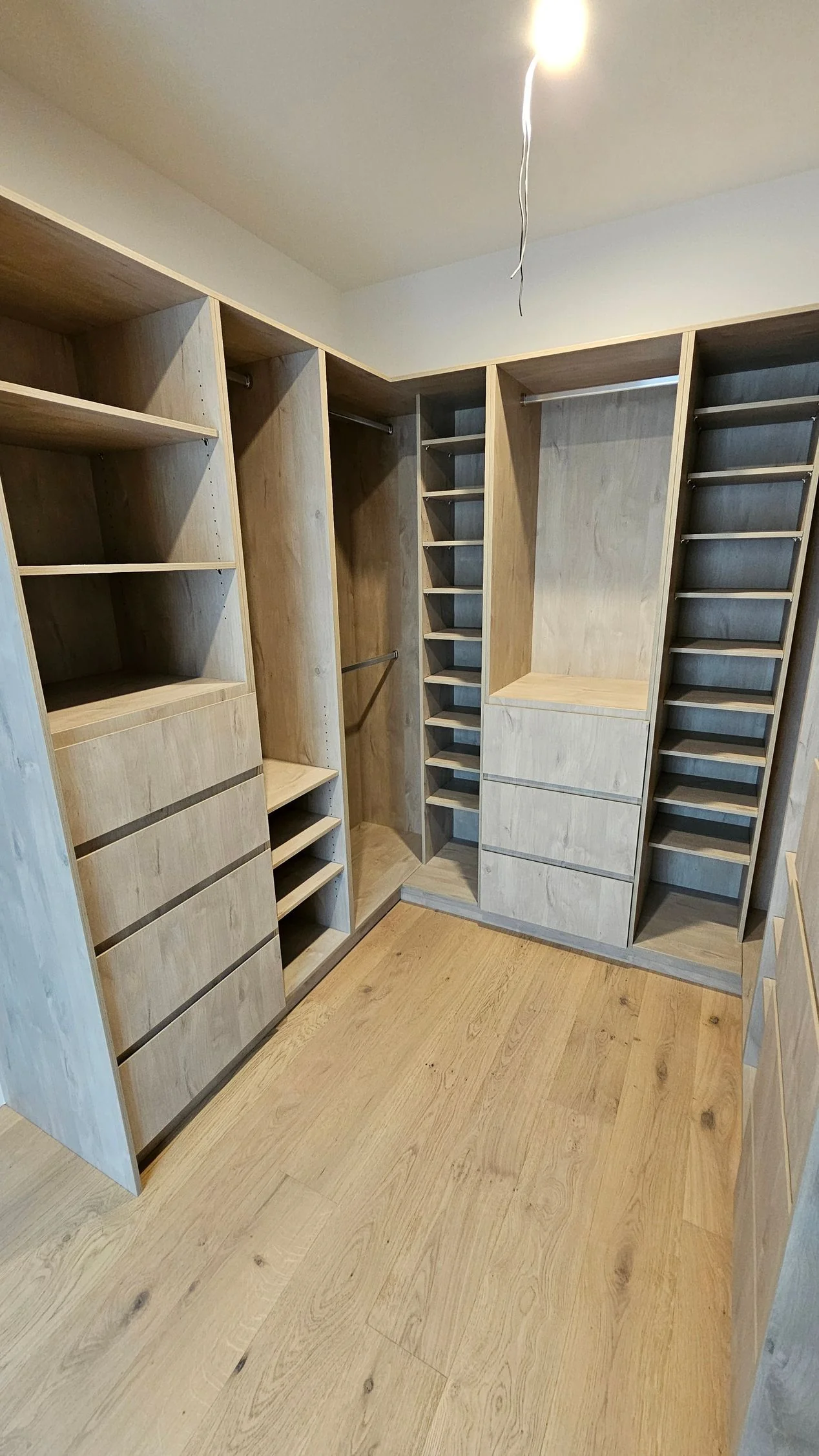 Built-in wardrobe with white sliding doors and mirror panel