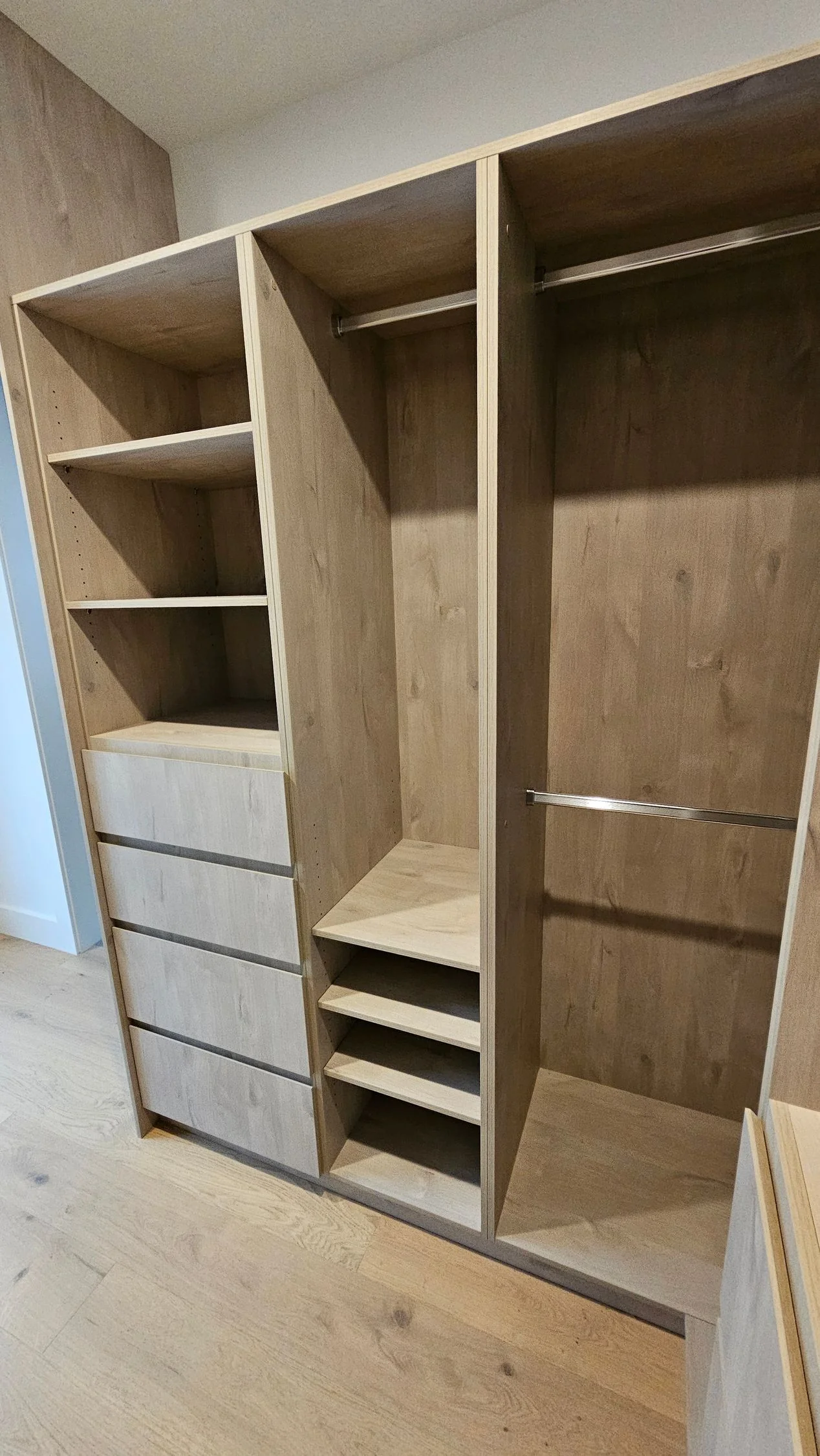 Built-in wardrobe with timber-look hinged doors